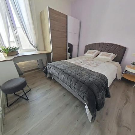 Logement Place D'Erlon Hypercentre Avec Balcon Reims Exterior foto